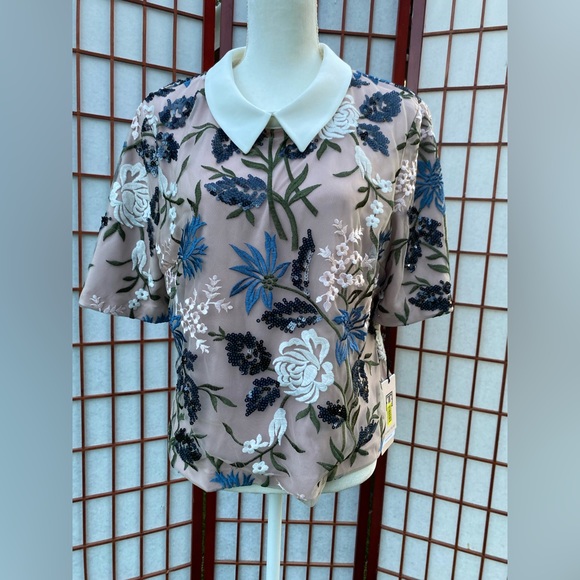 SOLD!! NWT Pretty Ivanka Trump top blouse 🤩 - Picture 1 of 4